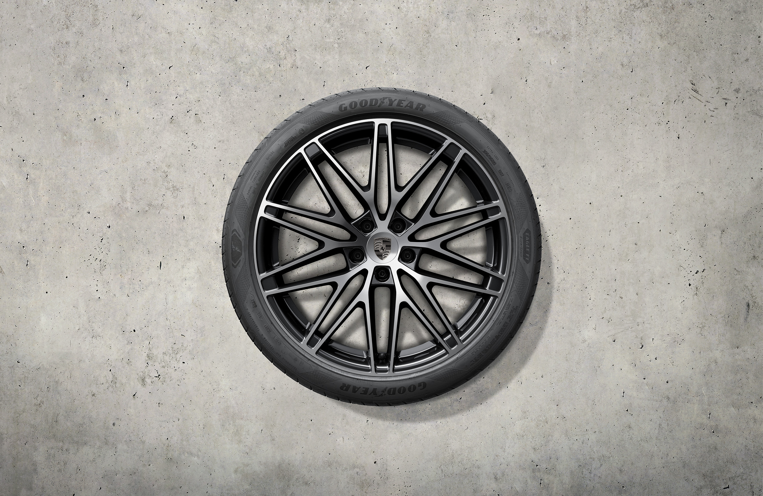 RS Spyder 22' design summer wheel-and-tyre set, high gloss black. Porsche Macan-e - 95C044660H